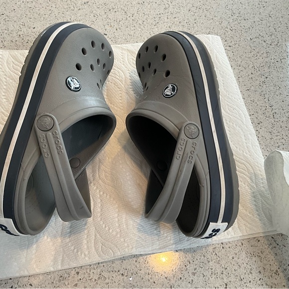 EUC Juniors Crocs (offers!) 😎 - Picture 3 of 10